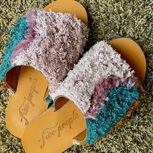FREE PEOPLE SLIDES- size 37.5 fits like a 7